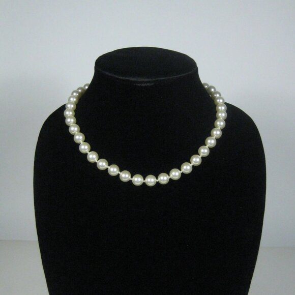 Vintage Imitation Pearl Necklace Ornate Gold Tone Clasp 18 inch - Picture 5 of 9